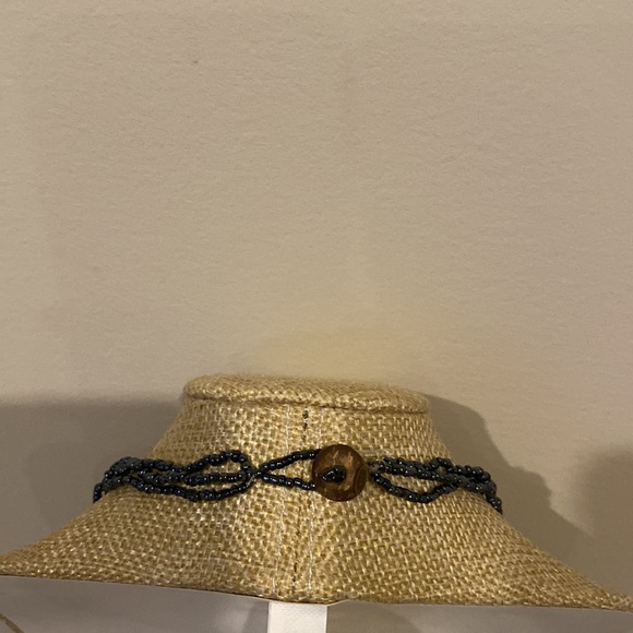 2/15 Beaded necklace - Picture 2 of 2